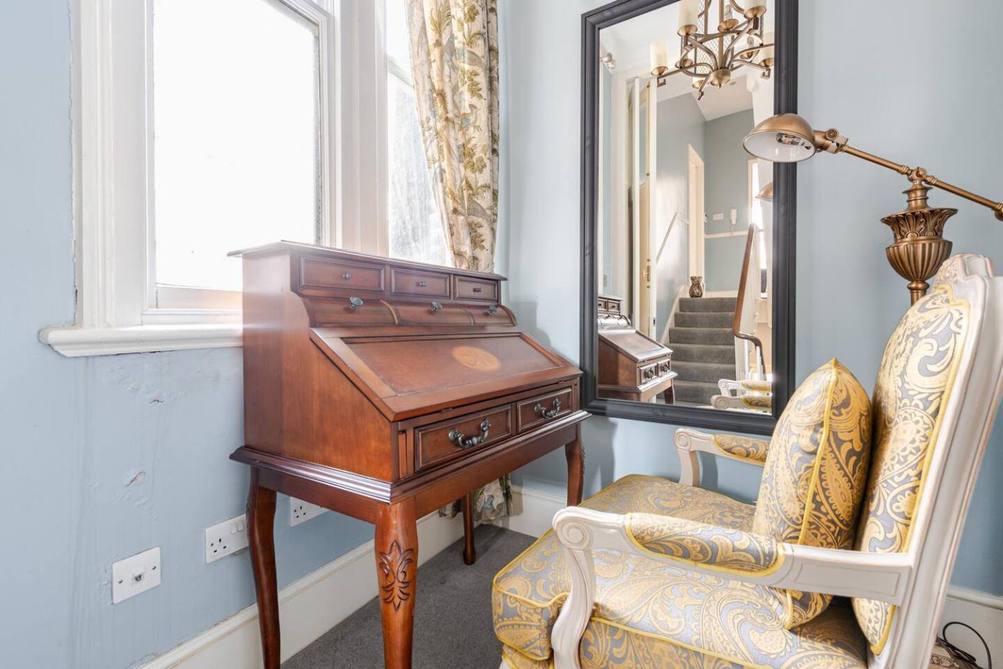 6 Bed Royal Buckingham Palace Mansion Apartamento